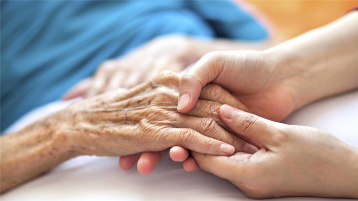 «Невероятная «любовь» к больницам»: в каких случаях лишают пожилого человека дееспособности для получения инвалидности